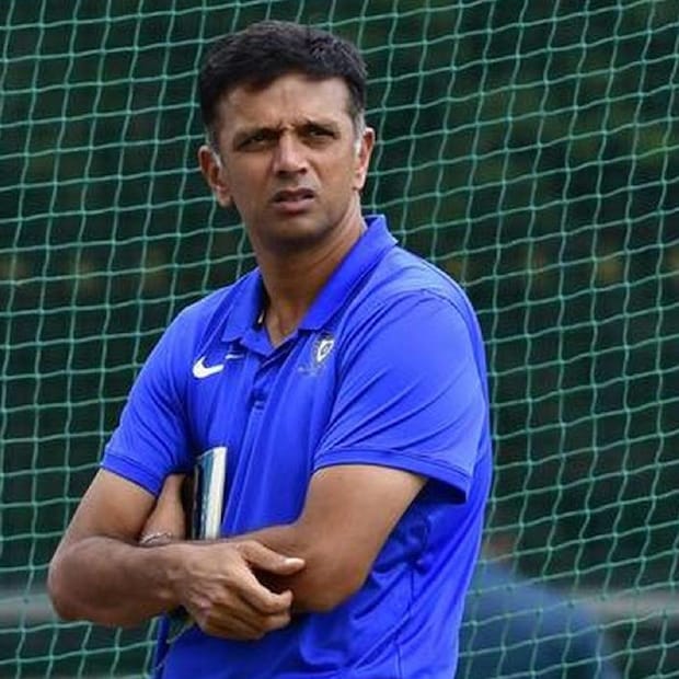 গৌতম গম্ভীর বলছিলেন, ম্যাচ জিতলেও ক্যামেরার সামনে এসে কোনও কথা বলবেন না কোচ দ্রাবিড়। তাঁর মুখে কারও প্রশংসাও শোনা যাবে না, আবার কারও সমালোচনাও করবেন না। তিনি ড্রেসিংরুমের কথা বাইরে আনবেন না। বাস্তবে হলও  তাই। দ্রাবিড় কিন্তু টি-২০ সিরিজের প্রথম ম্যাচে নিউ জিল্যান্ডকে হারানোর পর কোনো প্রতিক্রিয়া দিলেন না। এখনও পর্যন্ত কোনও কথাও বলেননি ভারতীয় দলের নতুন কোচ।