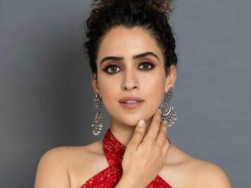 আকাশছোঁয়া দামের বাড়ি কিনলেন সানায়া! একই বিল্ডিংয়ে প্রতবেশী হৃতিক রোশন 