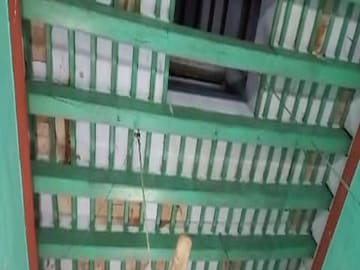 স্কুল খুললেও বিড়ম্বনা