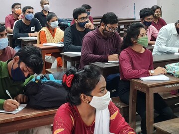 ৫০০০ পড়ুয়াকে স্টুডেন্ট ক্রেডিট কার্ড দেওয়া হবে শনিবারই