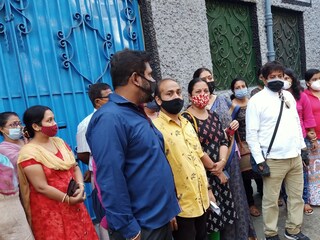 অনলাইনেই পরীক্ষা হোক! স্কুল খোলার পরেই নিজেদের দাবি নিয়ে বিক্ষোভ অভিভাবকদের 