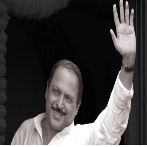 সুব্রত মুখোপাধ্যায়ের আমলেই কলকাতা পৌরনিগমে কর্মসংস্কৃতি ফিরে এসেছিল। পুরকর্মীদের মধ্যে কর্মসংস্কৃতি তৈরিতে জোর দিতেন বরাবর। পুরকর্মীদের নিয়মানুবর্তিতা এবং নিষ্ঠার সঙ্গে পুর পরিষেবা দেওয়ার জন্য উৎসাহ দিতেন সুব্রত মুখোপাধ্যায়। তাঁর আমলেই প্রথম আইন চালু করে বলা হয়েছিল, কলকাতা শহরের পুরানো বাড়িগুলিতে বাইরে থেকে ক্যাপসুল লিফট বসানো যাবে।