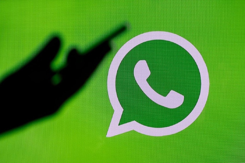 জনপ্রিয় মেসেজিং অ্যাপ WhatsApp তাদের ইউজারদের নিয়ে আসছে একের পর এক নতুন ফিচার। WhatsApp নিয়ে আসতে চলেছে আরও দু'টি নতুন টুলস। জনপ্রিয় মেসেজিং অ্যাপ WhatsApp নিয়ে আসতে চলেছে নতুন ড্রয়িং টুলস, এর মধ্যে একটি হল নতুন পেনসিল এবং আরেকটি হল ব্লার টুল। নতুন এই দু'টি ড্রইং টুলস নিয়ে এখনও কাজ করছে WhatsApp। কবে এই নতুন টুলস দু'টি লঞ্চ করা হবে সেই সম্পর্কে কিছু না জানানো হলেও, মনে করা হচ্ছে খুব তাড়াতাড়ি লঞ্চ করা হতে পারে WhatsApp-এর এই নতুন দু'টি ড্রইং টুলস।