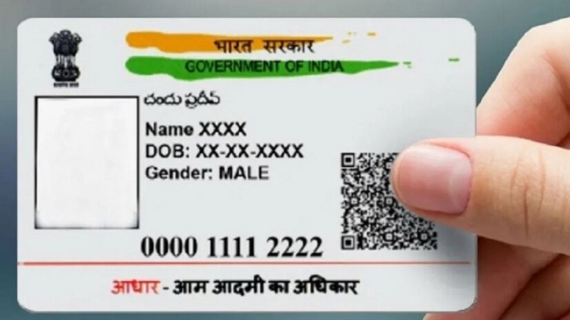এই কাজের জন্য প্রথমে আপনাকে https://uidai.gov.in/ গিয়ে UIDAI এর অফিসিয়াল ওয়েবসাইট অ্যাক্সেস করতে হবে। ‘আপডেট আধার’ সিলেক্ট করে তারপর ‘ডেমোগ্রাফিক ডেটা অনলাইন আপডেট করুন’ অপশনে যেতে হবে। আপনার স্ব-পরিষেবা আপডেট পোর্টাল এখন দৃশ্যমান হতেই প্রয়োজনীয় তথ্য পূরণ করুন এবং ‘জেনারেট ওটিপি’ অপশনে ক্লিক করতে হবে।