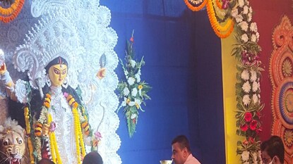 বাড়ির পুজোয় শুভেন্দু অধিকারী বাড়ির পুজোয় শুভেন্দু অধিকারী