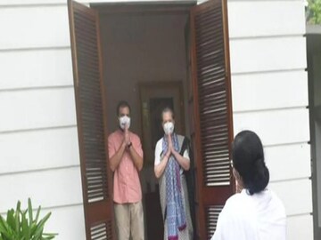 বাড়ছে দূরত্ব