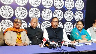 গতকাল দুপুরে হঠাৎ করেই তৃণমূলের দু'জন-সহ বিরোধী দলের ১০ সাংসদ -কে সাসপেন্ড করা হয়। 