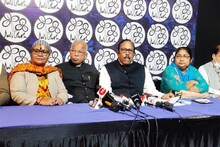 গান্ধি মূর্তির সামনে বসে পড়লেন দোলা, শান্তা, দিল্লিতে রণং দেহি তৃণমূল