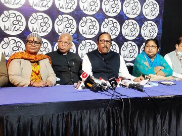 গতকাল দুপুরে হঠাৎ করেই তৃণমূলের দু'জন-সহ বিরোধী দলের ১০ সাংসদ -কে সাসপেন্ড করা হয়। 