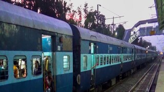 শুক্রবার হাওড়া ও সাঁতরাগাছি থেকে একাধিক ট্রেন বাতিল করা হয়েছে। তার মধ্যে হয়েছে, হাওড়া-যশবন্তপুর দুরন্ত এক্সপ্রেস, পুরুলিয়া-ভিল্লুপুরম এক্সপ্রেস, হাওড়া-হায়দরাবাদ ইস্ট-কোস্ট এক্সপ্রেস, হাওড়া-এমজিআর চেন্নাই এক্সপ্রেস, হাওড়া-যশবন্তপুর এক্সপ্রেস, হাওড়া-এমজিআর চেন্নাই সেন্ট্রাল মেল, সাঁতরাগাছি-এমজিআর চেন্নাই সেন্ট্রাল, হাওড়া-মাইসোর উইকলি এক্সপ্রেস, হাওড়া-সেকেন্দ্রাবাদ ফলকনুমা এক্সপ্রেস।