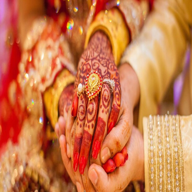 বাস্তুশাস্ত্র (Vastu) শব্দটি এসেছে বস্তু থেকে। বাস্তু বলতে সব কিছুকেই বুঝায়- তা একটি স্থান হতে পারে- কিংবা একটা বাড়িও হতে পারে। ভারত উপমহাদেশে প্রায় সভ্যতার সূচনালগ্ন থেকে স্থাপত্য নির্মাণকে গুরুত্ব দেয়া হয়েছে। সভ্যতার শুরু থেকেই ভারতীও উপমহাদেশে শিল্পচর্চাকে ঊর্ধ্বে স্থান দেয়া হয়েছে। প্রায় ৫০০০ বছর ধরে বাস্তুবিদ্যা কালের বিরুদ্ধে নিরন্তর সংগ্রামে জয়ী হয়েছে।