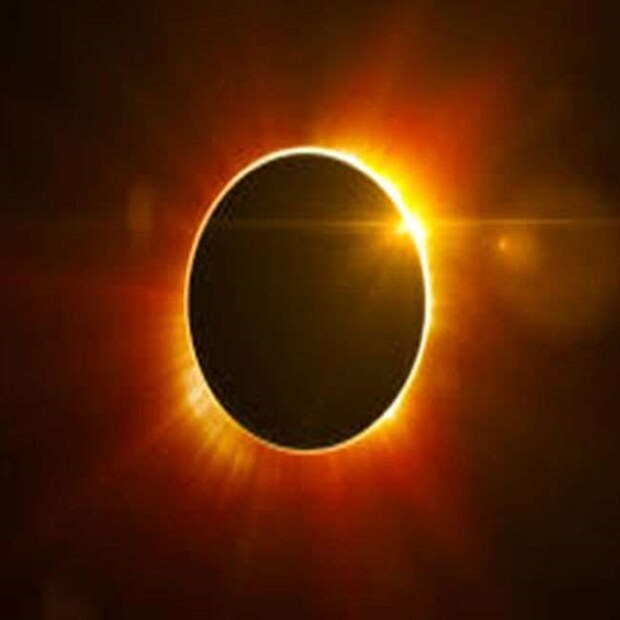 যার মধ্যে দুটি সূর্যগ্রহণ (Solar Eclipse 2022) ও দুটি চন্দ্রগ্রহণ (Lunar Eclipse 2022 or Chandra Grahan 2022) আছে ৷ হিন্দুধর্মে গ্রহণ অত্যন্ত অশুভ বলেই মনে করা হয় ৷ প্রতীকী ছবি ৷ 