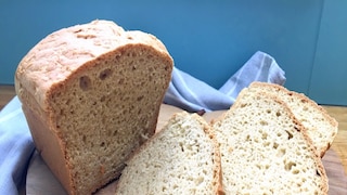 আপনি যখন দিনের মধ্যভাগ পর্যন্ত ক্ষুধার্ত থাকেন, তখন আপনার শরীর উচ্চ-ক্যালোরিযুক্ত খাবার চায়। তখনই ক্ষুধা নিবারণের জন্য আপনি চিনিযুক্ত এবং চর্বিযুক্ত খাবার খান। এর ফলে ওজন বৃদ্ধি পায়।
দীর্ঘ ব্যবধানের পরে খাওয়ার ফলে আপনার রক্তে শর্করার মাত্রা হঠাৎ করে বেড়ে যায়। এটি টাইপ ২ ডায়াবেটিস হওয়ার প্রবণতা বেশি বাড়ায়।
আপনি যখন দিনের মধ্যভাগ পর্যন্ত ক্ষুধার্ত থাকেন, তখন আপনার শরীর উচ্চ-ক্যালোরিযুক্ত খাবার চায়। তখনই ক্ষুধা নিবারণের জন্য আপনি চিনিযুক্ত এবং চর্বিযুক্ত খাবার খান। এর ফলে ওজন বৃদ্ধি পায়।
দীর্ঘ ব্যবধানের পরে খাওয়ার ফলে আপনার রক্তে শর্করার মাত্রা হঠাৎ করে বেড়ে যায়। এটি টাইপ ২ ডায়াবেটিস হওয়ার প্রবণতা বেশি বাড়ায়।