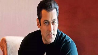 সলমন হাতে নীল পাথর বসানো ব্রেসলেট কেন পরেন জানেন? বিশেষ মানুষ উপহার দিয়েছিলেন 