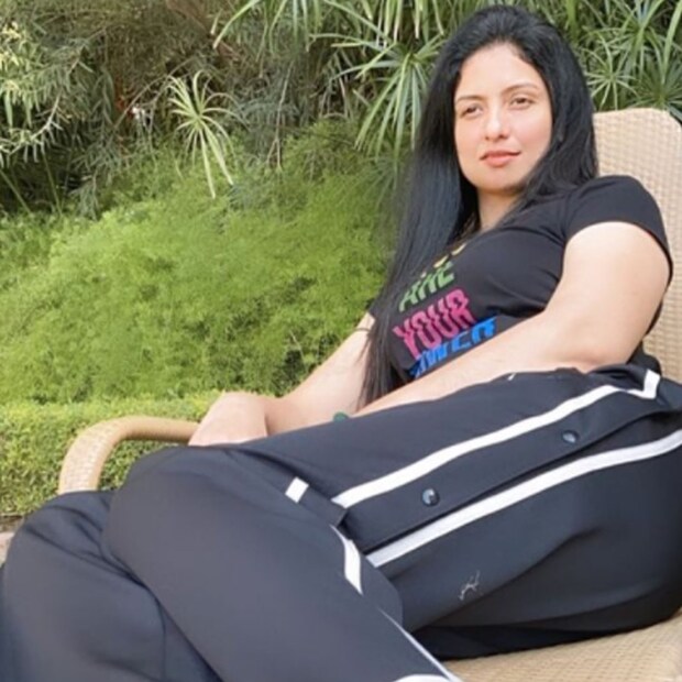 হাসিন জাহান (Hasin Jahan) এক জনপ্রিয় মডেল সোশ্যাল মিডিয়ায় অত্যন্ত সক্রিয় ৷ ছবি ভিডিও ভক্তদের জন্য তিনি সব সময়েই শেয়ার করে থাকেন ৷ কয়েকবার সোশ্যাল মিডিয়ায় ব্যাঙ্গ বিদ্রুপের শিকার হয়েছেন তিনি ৷ ছবি সৌজন্যে ইনস্টাগ্রাম ৷