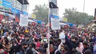 ভিড়ে ঠাসা দিল্লির রাস্তা