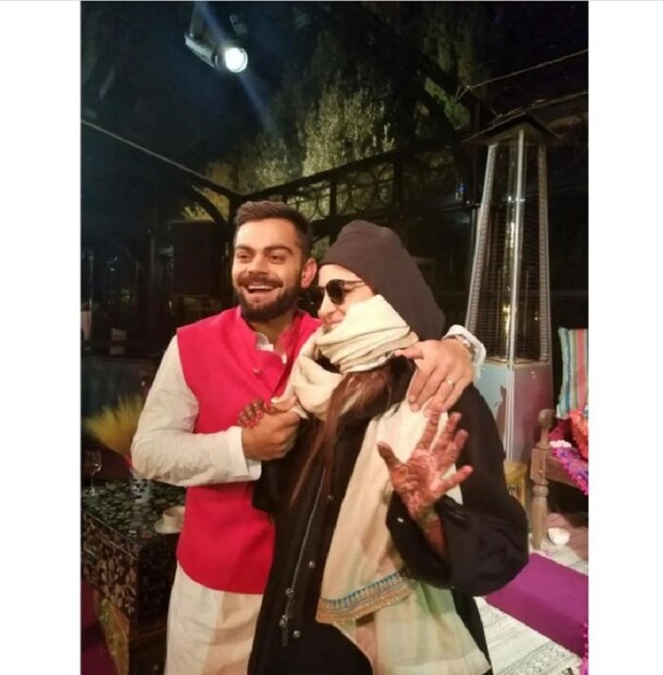 এর পর ভালবাসার কথা লেখেন, আমি ভালবাসি যা আছে আমাদের মধ্যে।&quot; এই পোস্ট করে অনুষ্কা শর্মা তাঁর ও বিরাটের সম্পর্কের প্রেম, স্বচ্ছতা, সংসারের গল্প ফুটিয়ে তুলেছেন। অনুষ্কা ও বিরাট যেন একে-অপরের জন্যই তৈরি। তা ধরা পড়েছে অনুষ্কার লেখা ও শেয়ার করা প্রতিটি ছবিতে। photo source Instagram 
