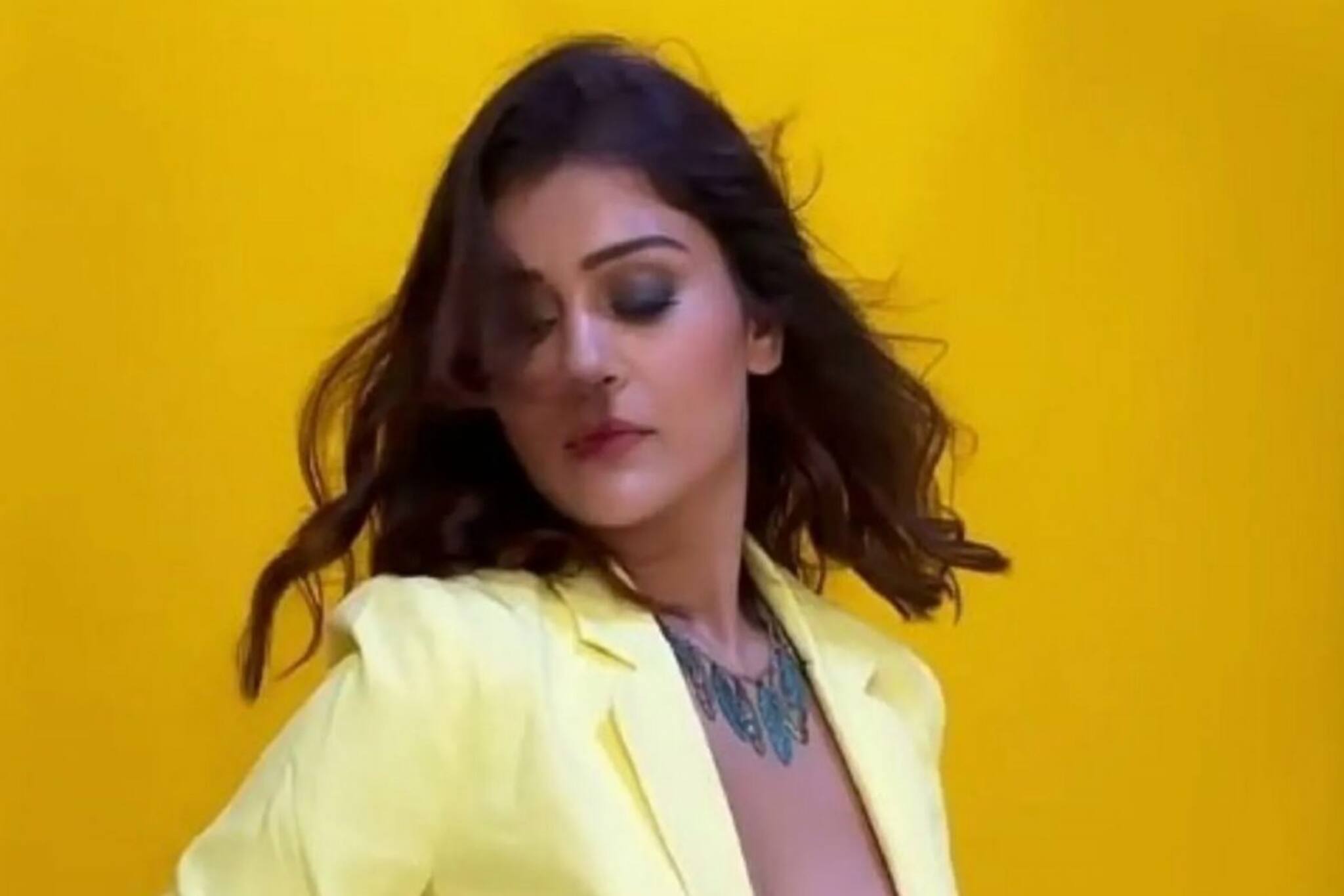 ব্রা ছাড়া ফটোশ্যুট! জনপ্রিয়তার বদলে সোশ্যাল মিডিয়ায় বিড়ম্বনার শিকার নায়িকা