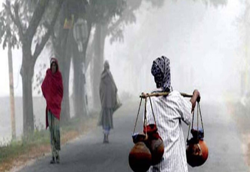 আজ, মঙ্গলবার দক্ষিণবঙ্গের পশ্চিমের জেলাগুলিতে হালকা বৃষ্টির সম্ভাবনা। বৃষ্টি হবে পুরুলিয়া, বাঁকুড়া, পশ্চিম মেদিনীপুর, পশ্চিম বর্ধমান এবং বীরভূমে। উত্তরবঙ্গের দার্জিলিং, কালিম্পং সংলগ্ন জেলাগুলিতে হালকা থেকে মাঝারি বৃষ্টির সম্ভাবনা। হালকা বৃষ্টি হতে পারে উত্তরবঙ্গের অন্য জেলাতেও।