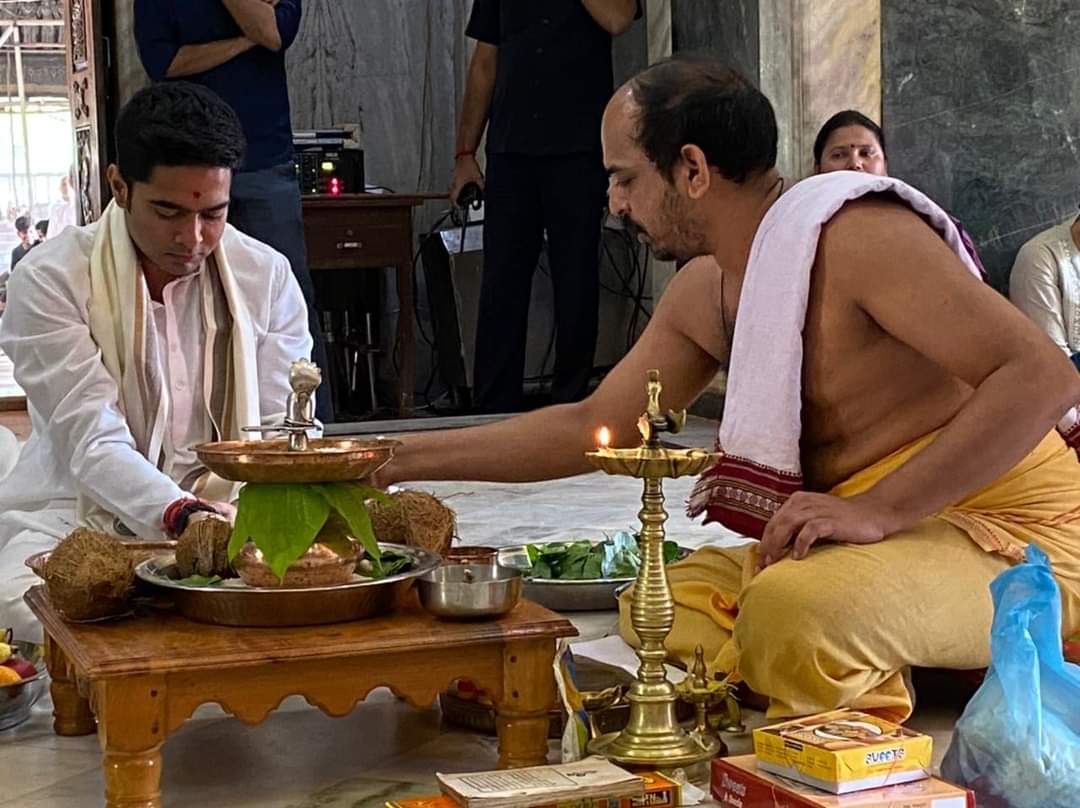 শ্রী রুদ্রেশ্বর মন্দিরে অভিষেক।