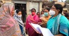 স্কুল ছুট সংখ্যা আটকাতে পড়ুয়াদের পরিবারের দুয়ারে হাজির শিক্ষিক ও শিক্ষিকারা