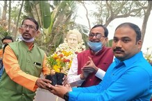 নানান সামাজিক অনুষ্ঠানে মানুষদের হাতে গাছ তুলে দেন বাগনানের "গাছকাকু" চন্দ্রনাথ বসু নানান সামাজিক অনুষ্ঠানে মানুষদের হাতে গাছ তুলে দেন বাগনানের "গাছকাকু" চন্দ্রনাথ বসু
