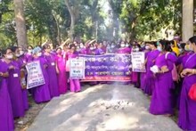 ছয় মাস ধরে ইন্সেন্টিভ না পাওয়ায় আশা কর্মীদের বিক্ষোভ এবং ডেপুটেশন জমা বনগাঁ বিএমওএইচ দফতরে