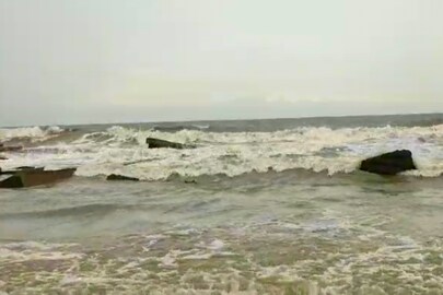 উত্তাল হচ্ছে সমুদ্র