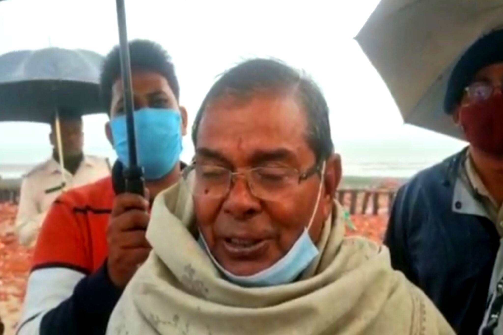 South 24 Parganas: দুর্যোগ পরিস্থিতিতে নদী বাঁধ পরিদর্শনে সুন্দরবন উন্নয়ন মন্ত্রী