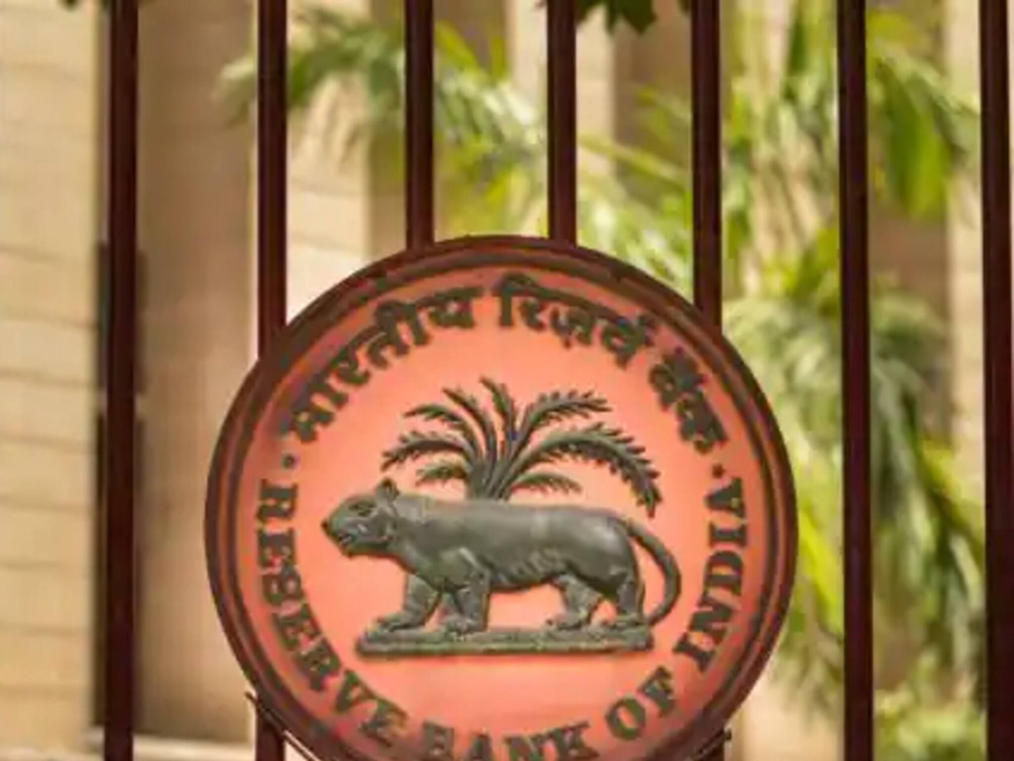 RBI এই ব্যাঙ্কের ওপর জারি করেছে নিষেধাজ্ঞা, গ্রাহকেরা ১০,০০০ টাকার বেশি তুলতে পারবেন না!