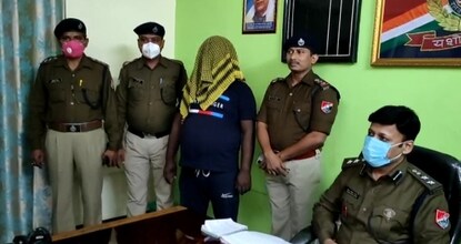 রেল পুলিশের হাতে পাকড়াও এক অভিযুক্ত।