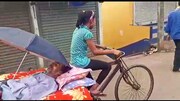 অসুস্থ বাবাকে ভ্যানে শুইয়ে নিজেই ভ্যান চালাচ্ছে ষষ্ঠ শ্রেণির ছাত্রী