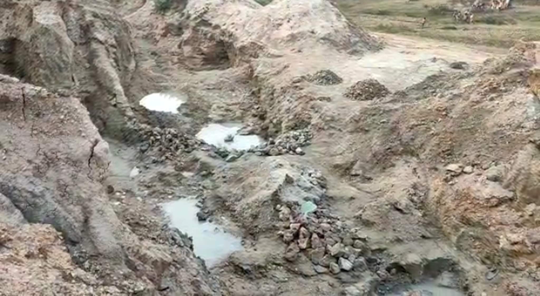 Paschim Bardhaman: অর্থের লোভে পাথর চুরি