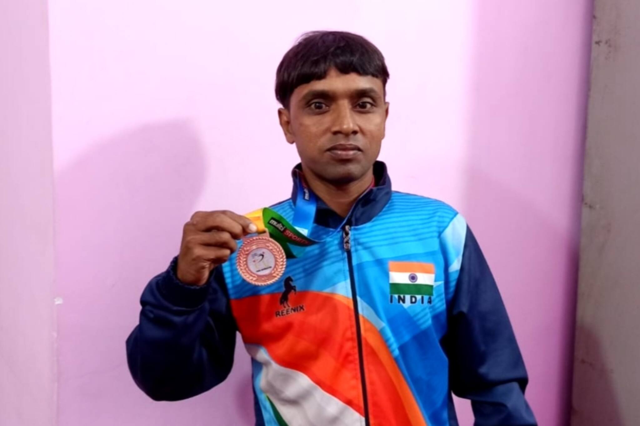 South 24 Parganas News- প্যারা ব্যাডমিন্টন প্রতিযোগিতায় পদক জয় ভাঙড়ের বিশেষভাবে সক্ষম যুবকের