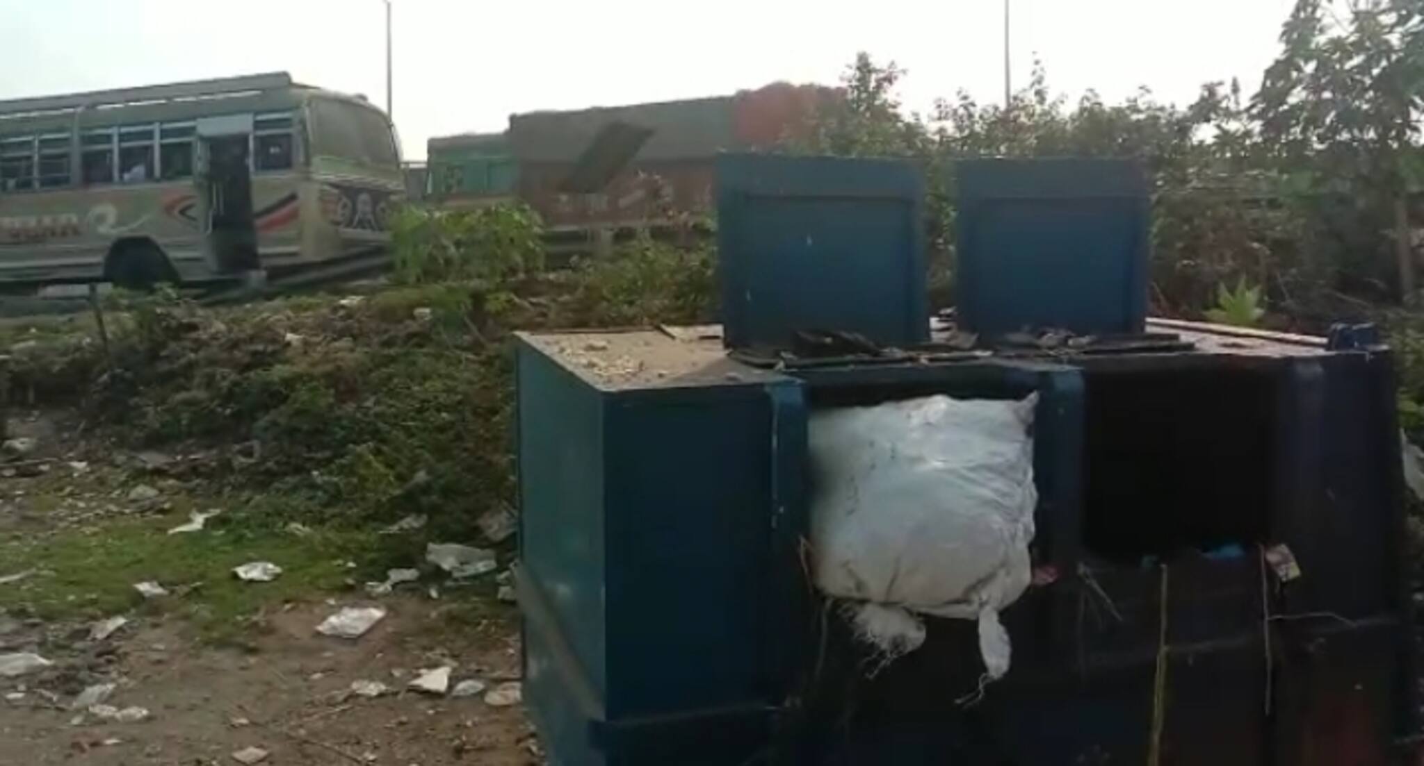 Paschim Bardhaman: দু'নম্বর জাতীয় সড়কের মুচিপাড়া সংলগ্ন এলাকায় আবর্জনার স্তুপ