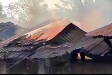 আগুনে পুড়ে ছাই বেশ কয়েকটি দোকান আগুনে পুড়ে ছাই বেশ কয়েকটি দোকান