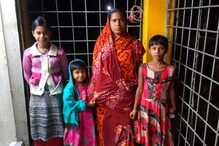 বাঘের আক্রমণে মৃত্যু হয়েছে স্বামীর, চার কন্যা সন্তানকে নিয়ে অসহায় ভাবে দিন গুজরান বাঘ বিধবা চন্দনা মণ্ডলের বাঘের আক্রমণে মৃত্যু হয়েছে স্বামীর, চার কন্যা সন্তানকে নিয়ে অসহায় ভাবে দিন গুজরান বাঘ বিধবা চন্দনা মণ্ডলের
