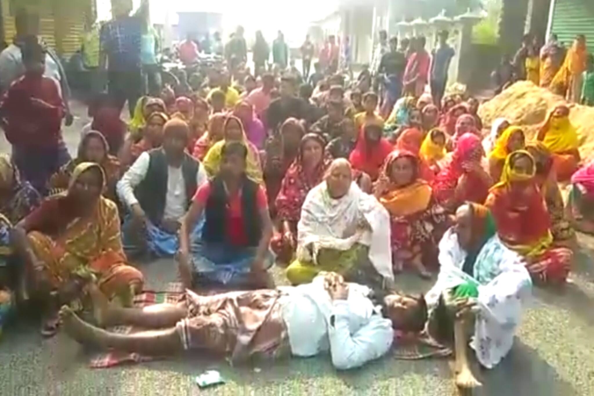 South 24 Parganas News- দুষ্কৃতী দৌরাত্ম্যের প্রতিবাদে সোচ্চার স্থানীয় বাসিন্দারা