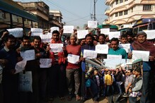 ইউনিয়নকে না জানিয়েই নতুন রুটে চালু হয় অটো, বিক্ষোভের পথে ইউনিয়নের সদস্যরা। ইউনিয়নকে না জানিয়েই নতুন রুটে চালু হয় অটো, বিক্ষোভের পথে ইউনিয়নের সদস্যরা।