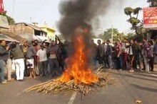 দুঃসাহসিক চুরি আমডাঙার প্রাচীন মন্দিরে, বিক্ষোভে সামিল স্থানীয়রা।