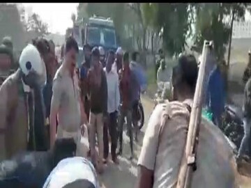road block by common people in Purba Bardhaman