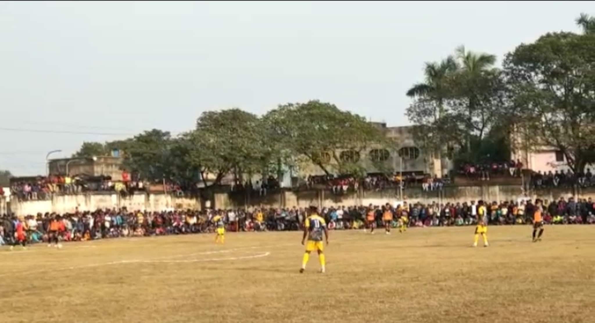 Paschim Bardhaman: শীতের আমেজ গায়ে মেখে জেলাজুড়ে একাধিক ফুটবল প্রতিযোগিতা