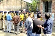 রেল চত্বরে বসবাসকারীদের উচ্ছেদ করতে গিয়ে বাধার মুখে রেল কর্তৃপক্ষ।