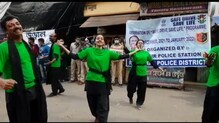 পথনাটিকার মাধ্যমে সচেতনতা প্রচার পুলিশের। পথনাটিকার মাধ্যমে সচেতনতা প্রচার পুলিশের।