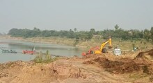অজয় নদী থেকে বালি চুরি করতে গিয়ে গ্রেফতার দুই।