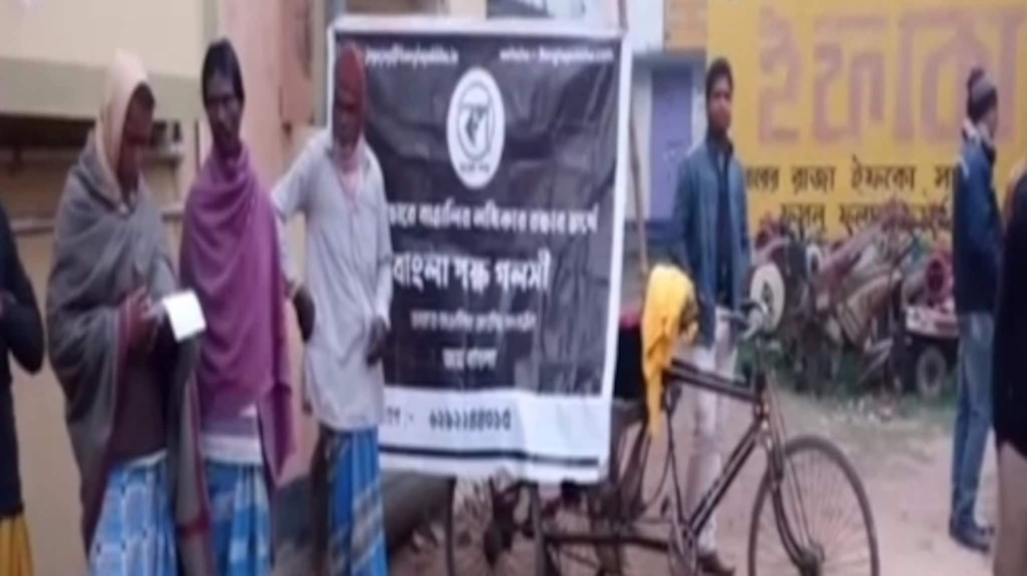 বাংলায় থেকে বাঙালিরা বঞ্চিত, পথসভা বাংলা পক্ষের।