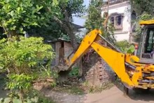 ৪৬ বছর পর কেনা জায়গা ফিরে পেয়ে খুশি জমির মালিক