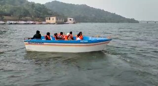 বড়দিনের আগেই মাইথনে পিকনিক করতে আসা মানুষজনের ভিড়।