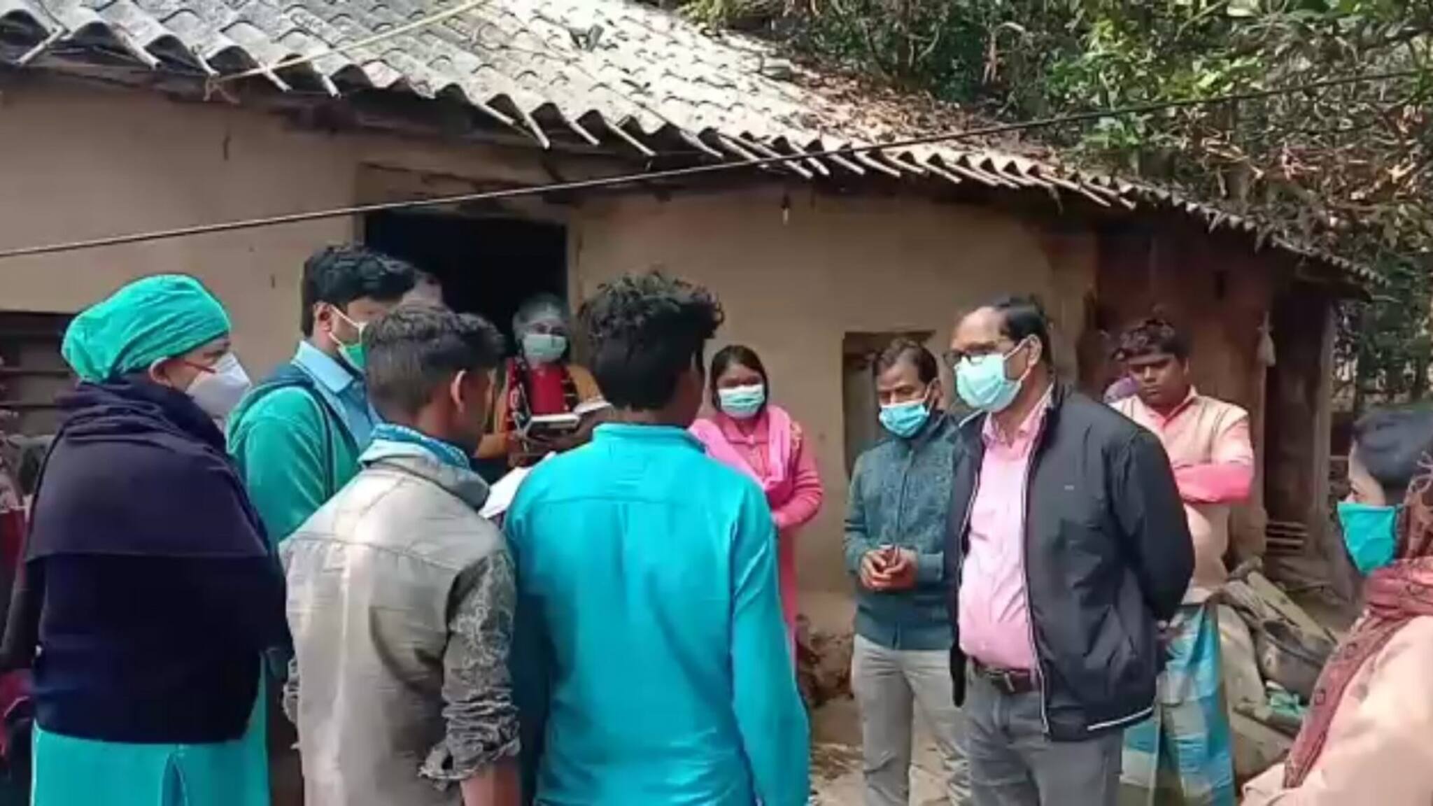 Paschim Medinipur: গ্রামে একই পরিবারে অসুস্থ হয়ে মৃত্যু দুই যুবকের, অসুস্থ হয়ে হাসপাতালে ভর্তি আরও তিন