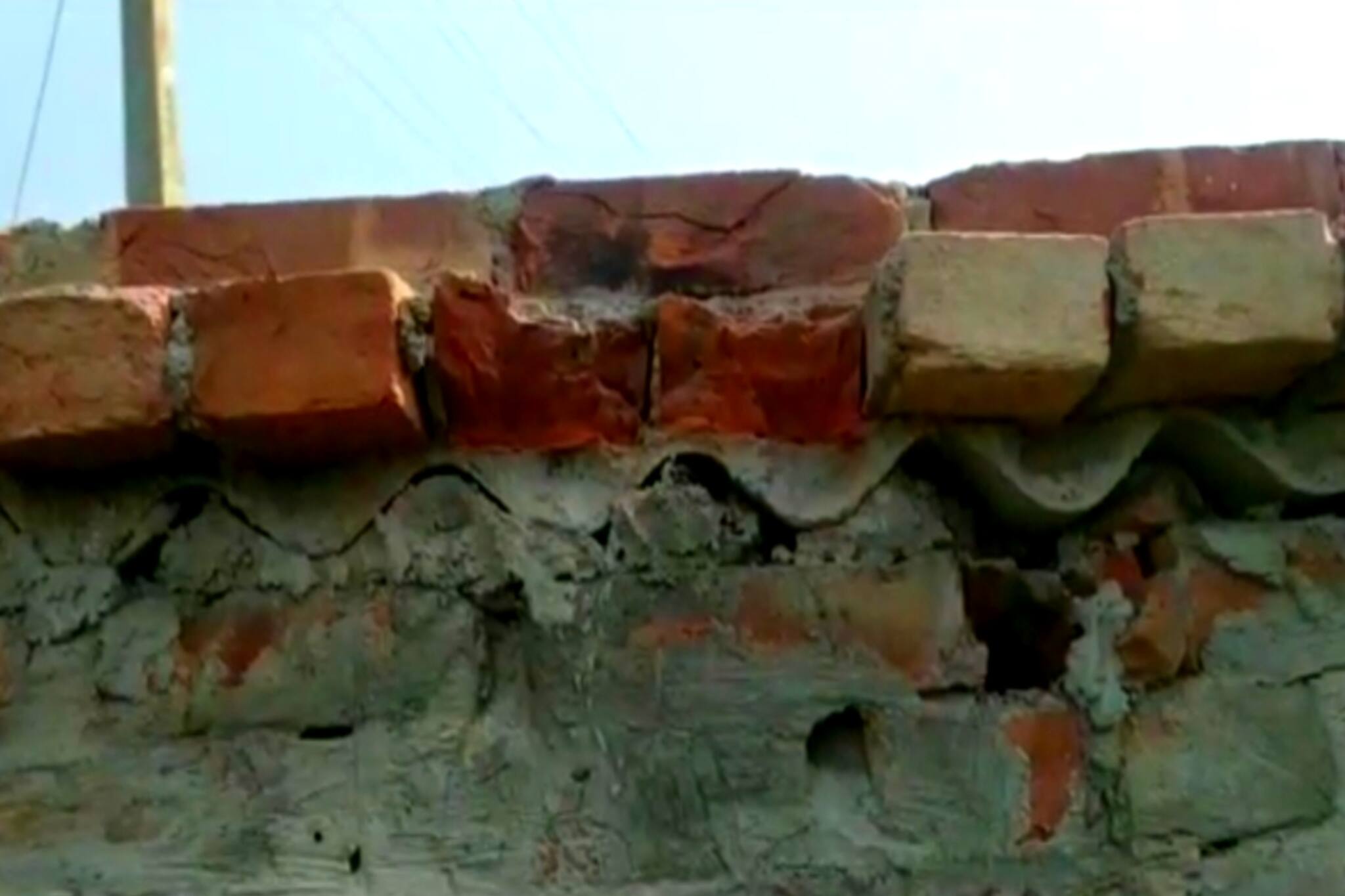 South 24 Parganas: দুষ্কৃতীদের বোমাবাজিতে এলাকায় আতঙ্ক